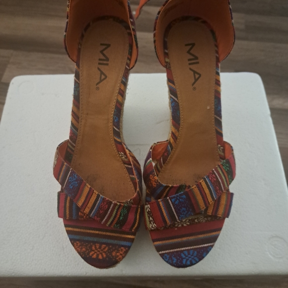 Womanswear - Picture 2 of 8